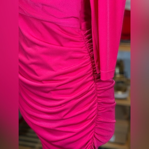 GUESS ~ Magenta Pink Bodycon Dress w/ Ruching and Amazing Back Detail ~ Size 6 - Picture 7 of 14